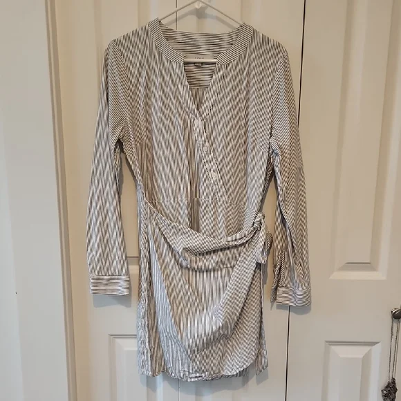 LOFT DRESS - Picture 1 of 9